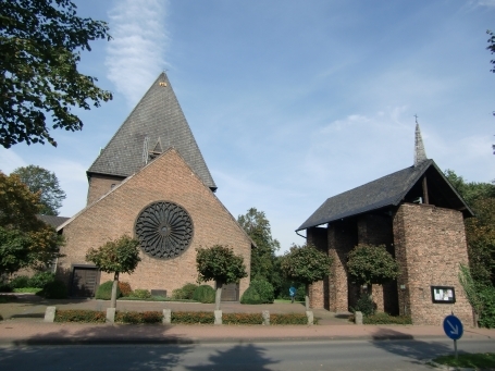 Hamminkeln-Ringenberg : Hauptstraße, kath. Kirche Christus-König in Ringenberg